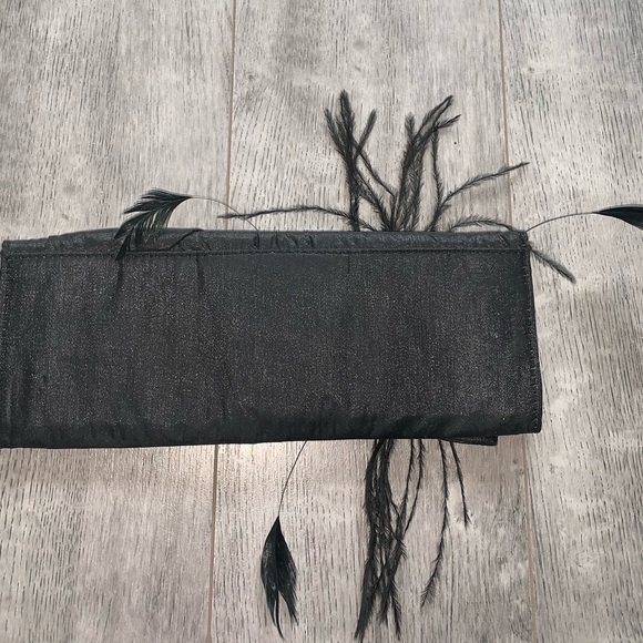 Black clutch with feathers - Picture 6 of 7